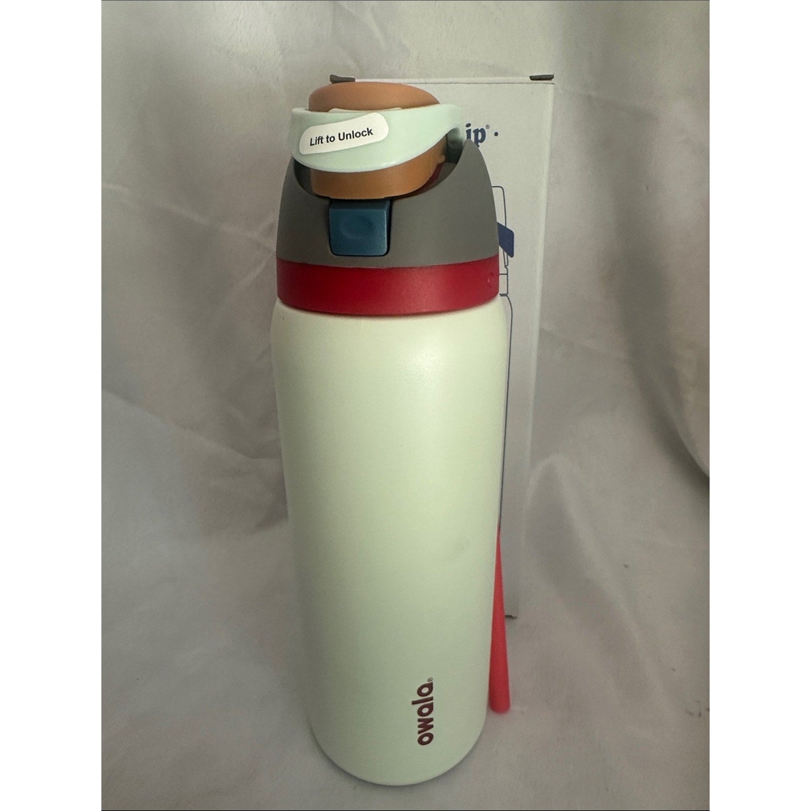 Owala insulated water bottle with a built-in straw. 32oz.