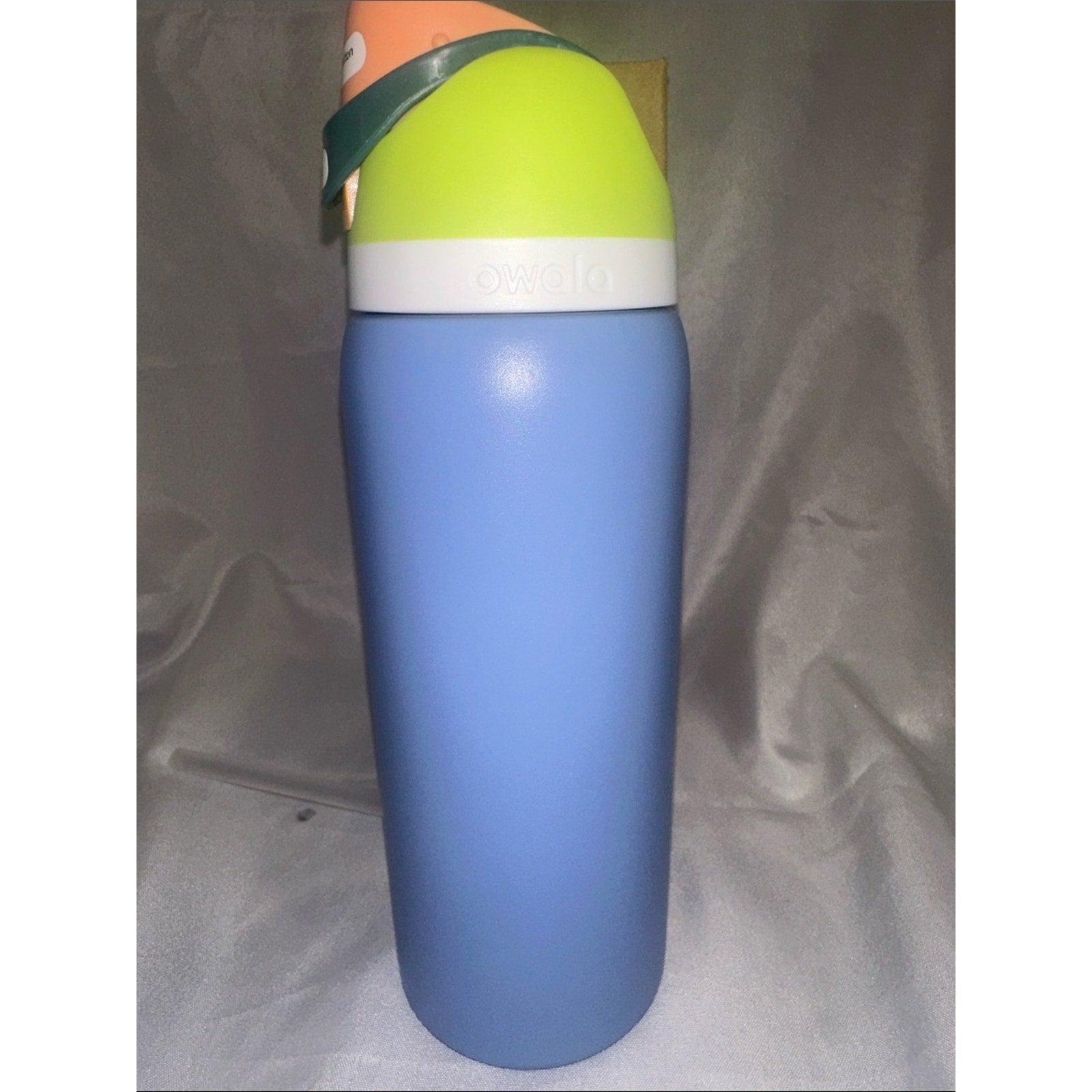 Owala insulated water bottle with a built-in straw. Blue 32oz