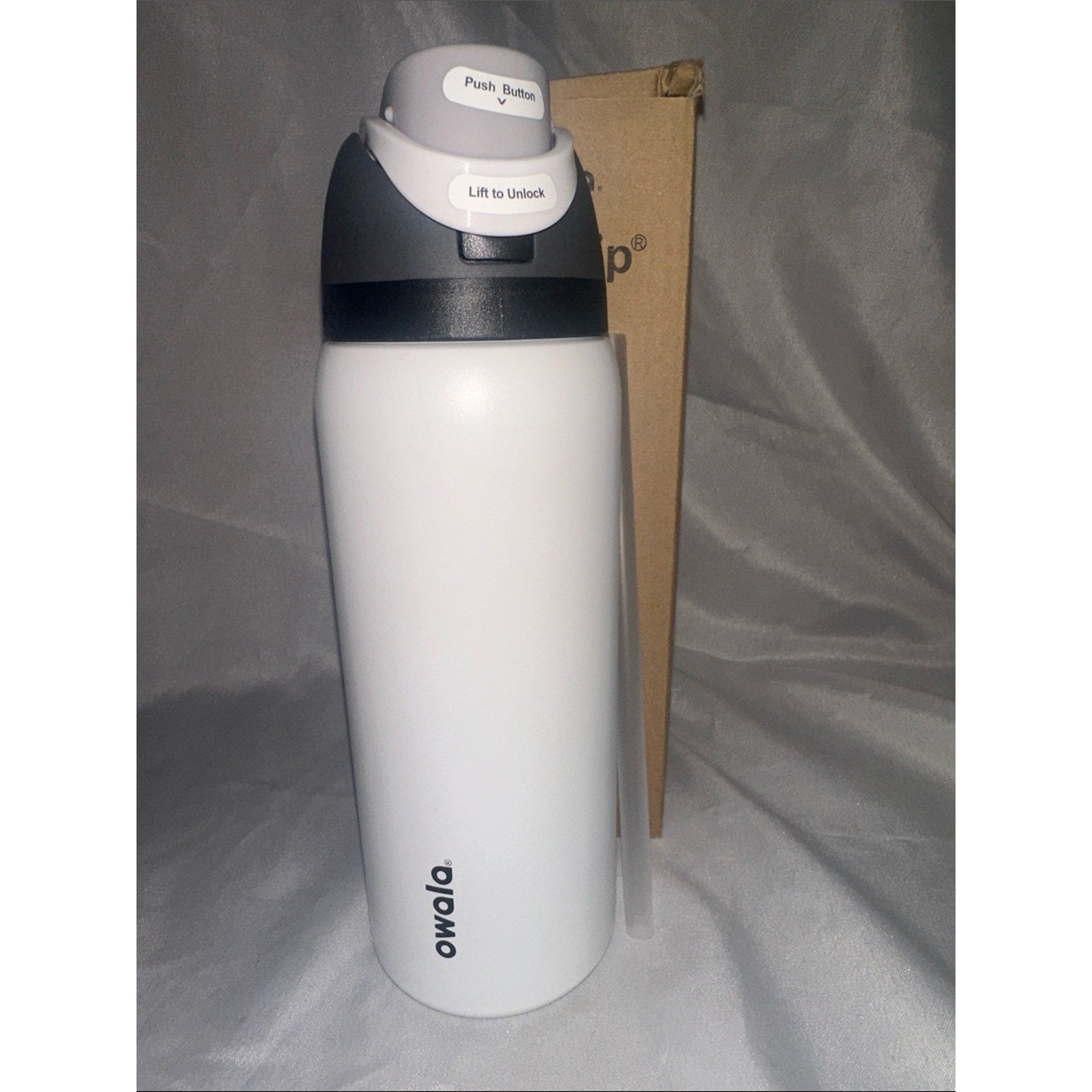 Owala insulated water bottle with a built-in straw. White 32oz.
