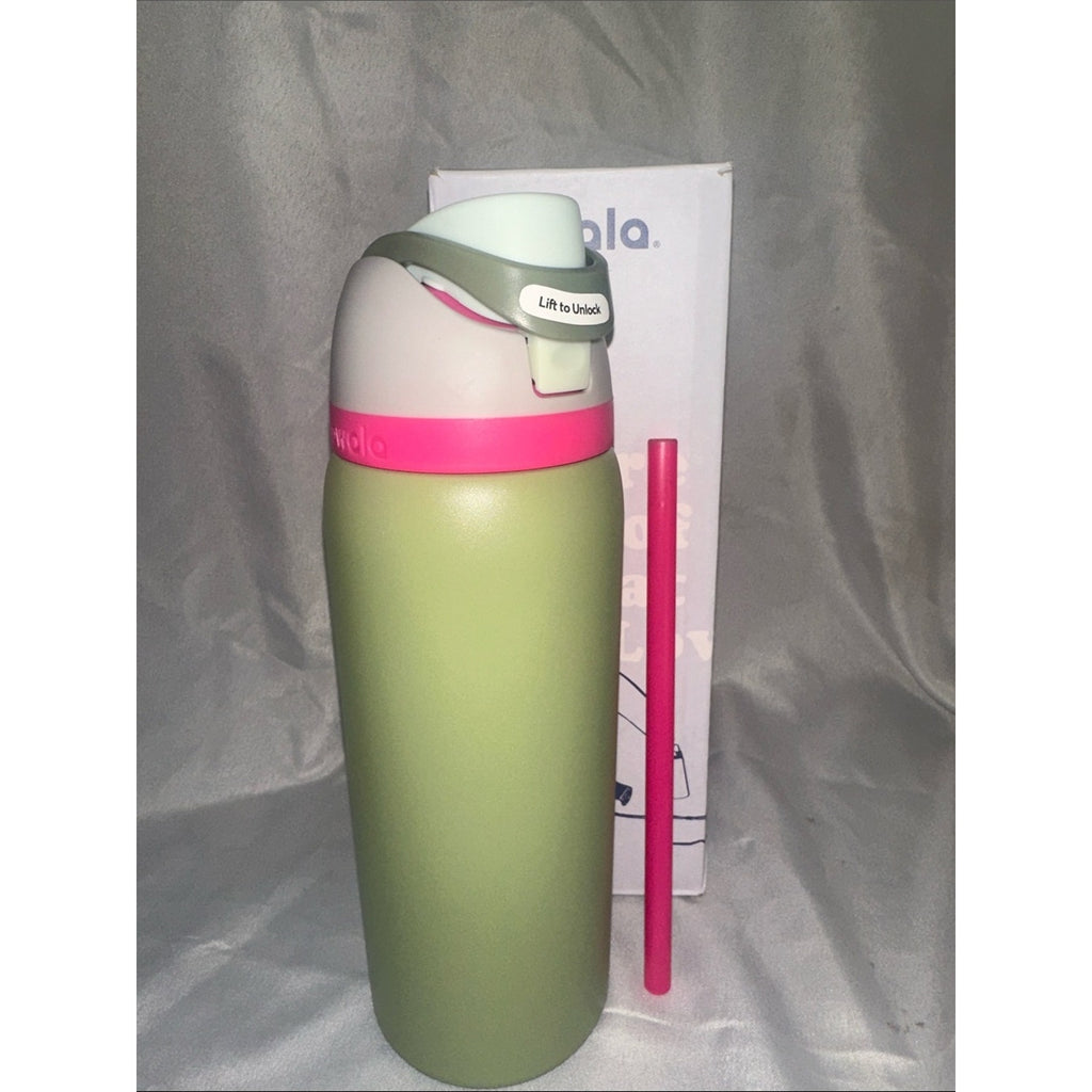Owala insulated water bottle with a built-in straw. 32oz.