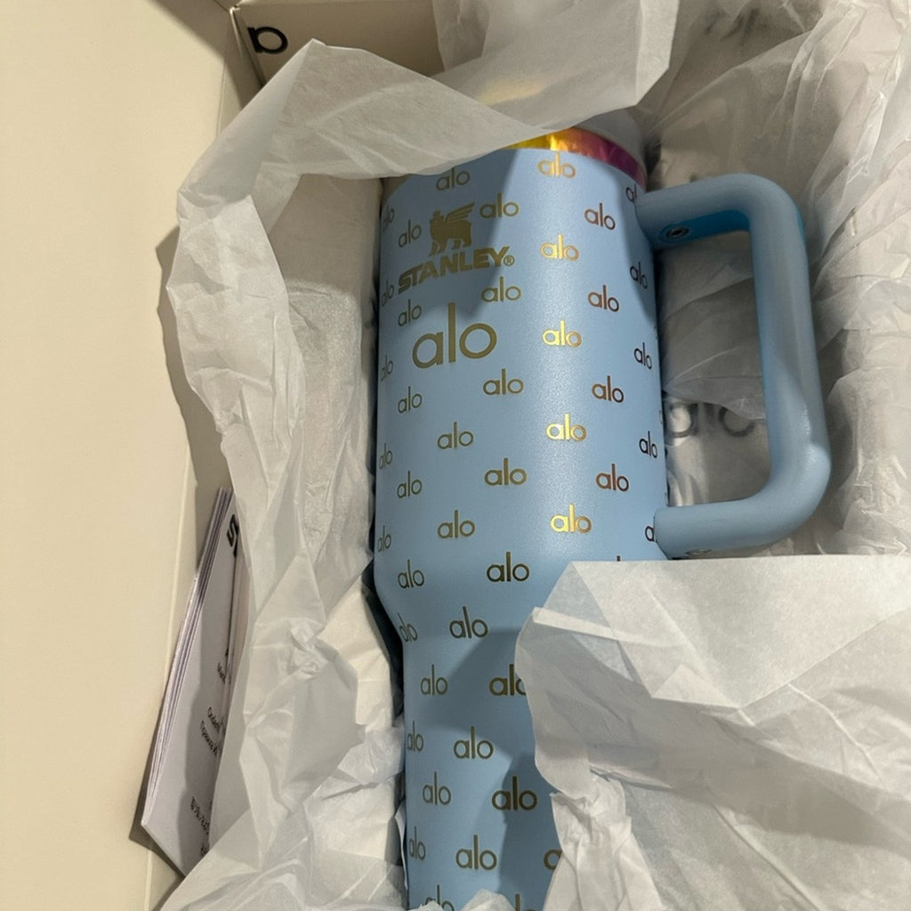 Stanley The FlowState Quencher H2.0 Tumbler limited edition Alo 40 oz Blue