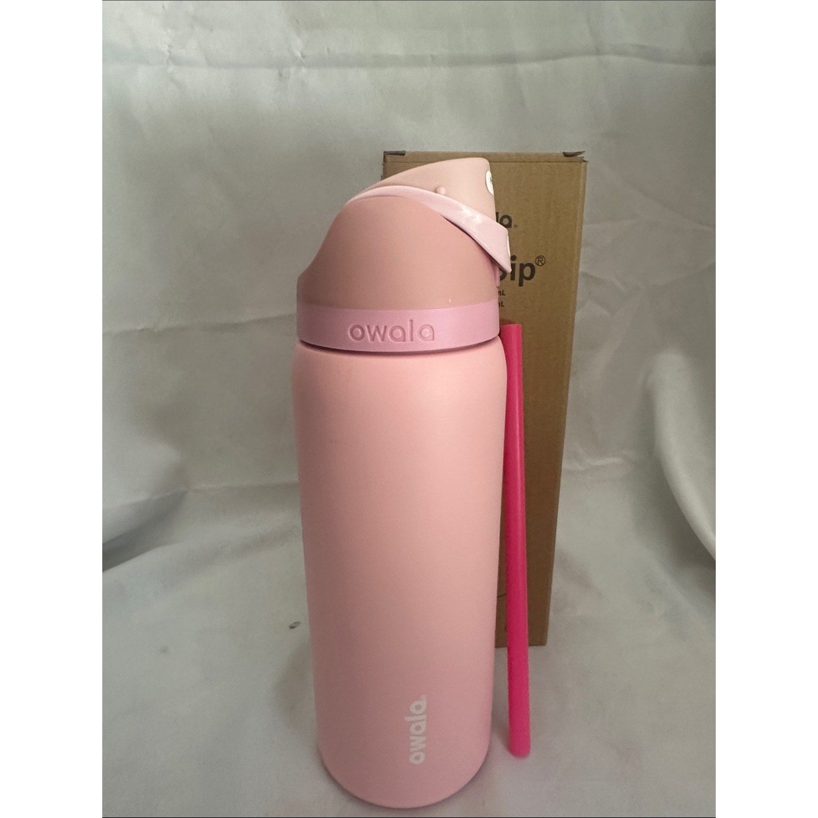 Owala insulated water bottle with a built-in straw. Rose Quartz 32oz