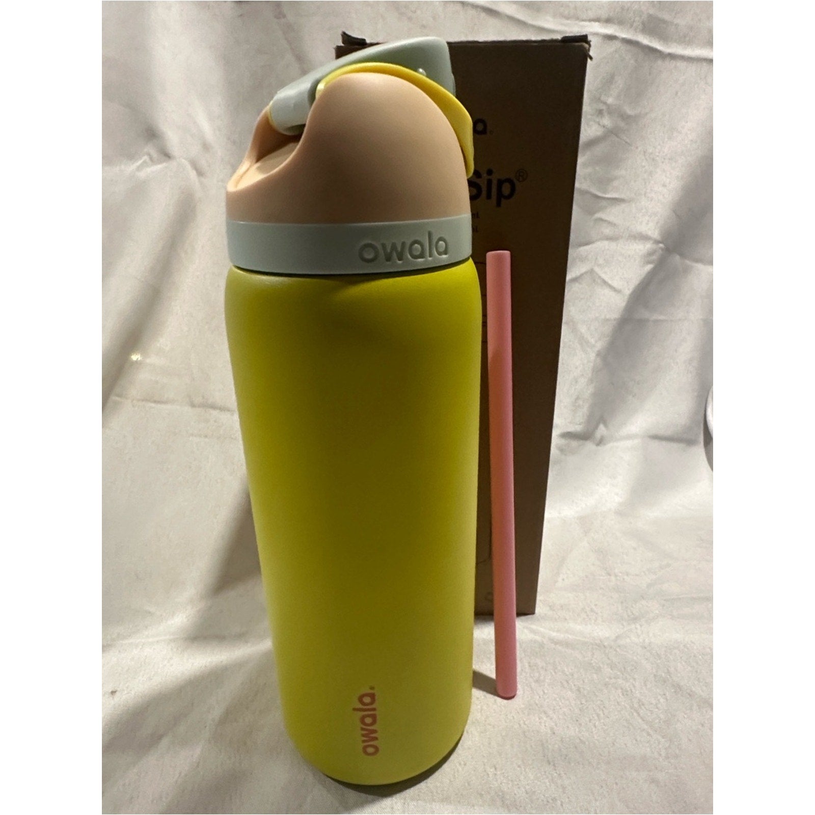 Owala insulated water bottle with a built-in straw. Lemon Limeade colorway 32oz
