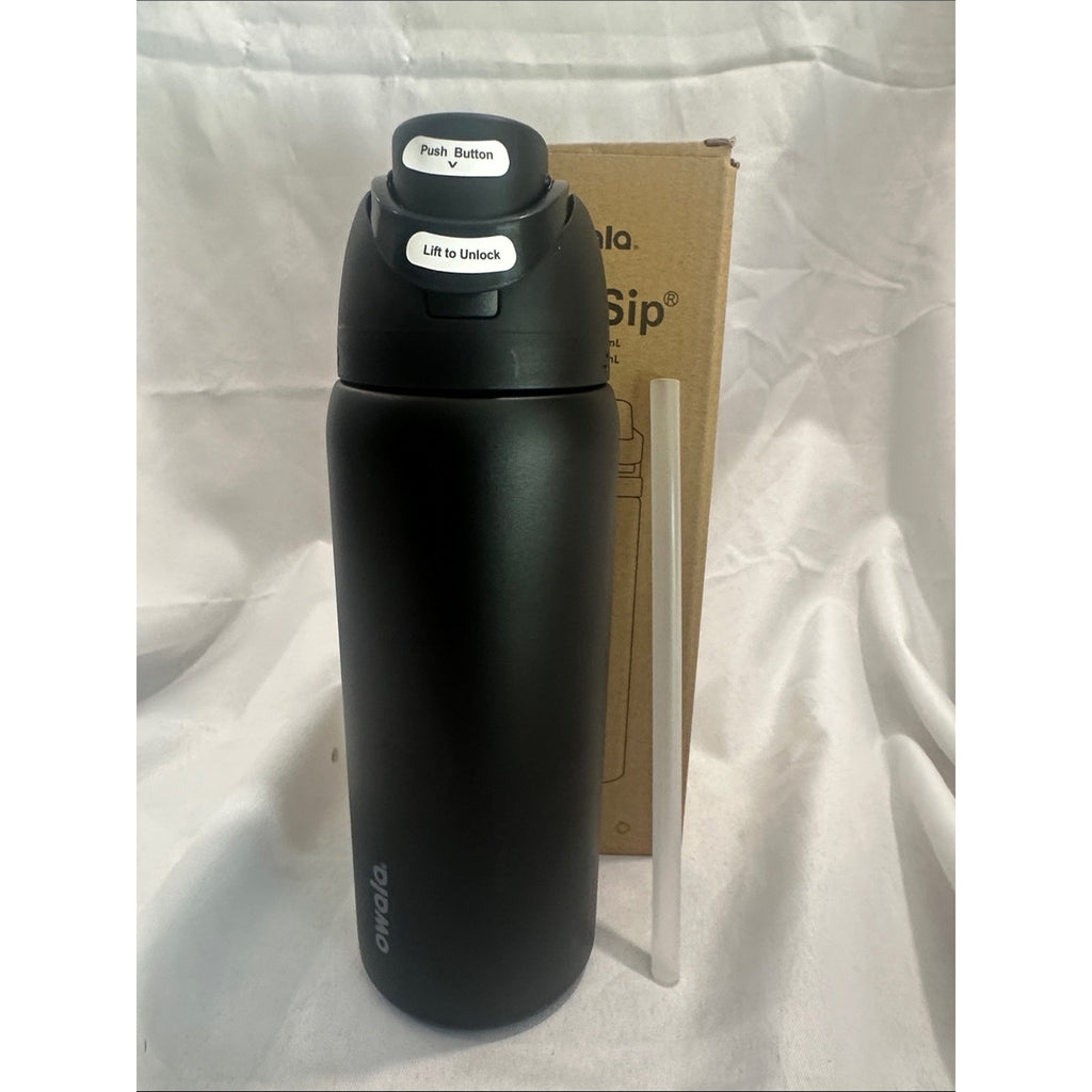 Owala insulated water bottle with a built-in straw. Black 32oz