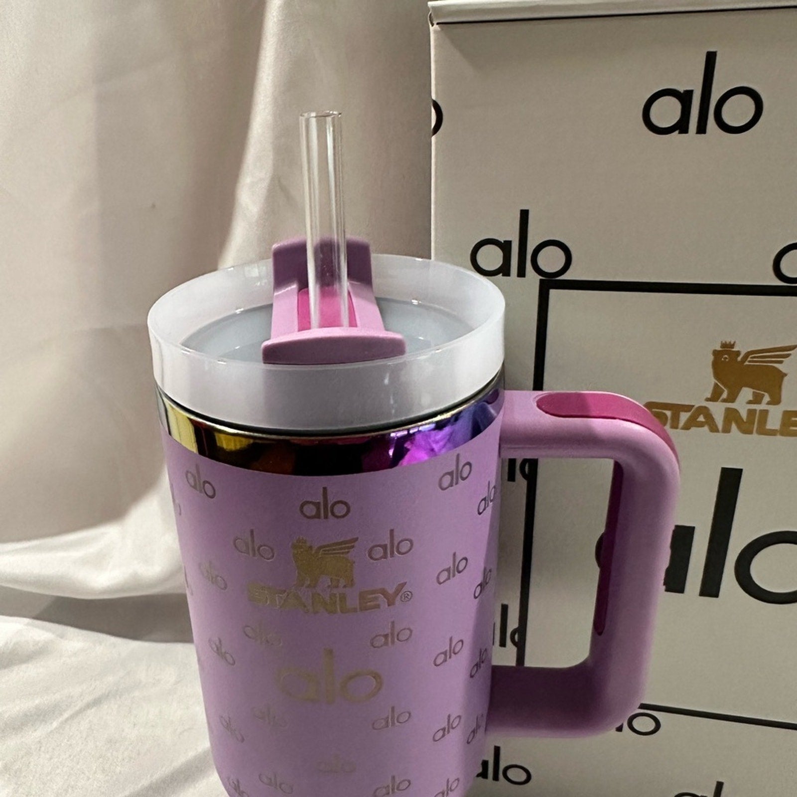 Stanley The FlowState Quencher H2.0 Tumbler limited edition Alo 40 oz Purple