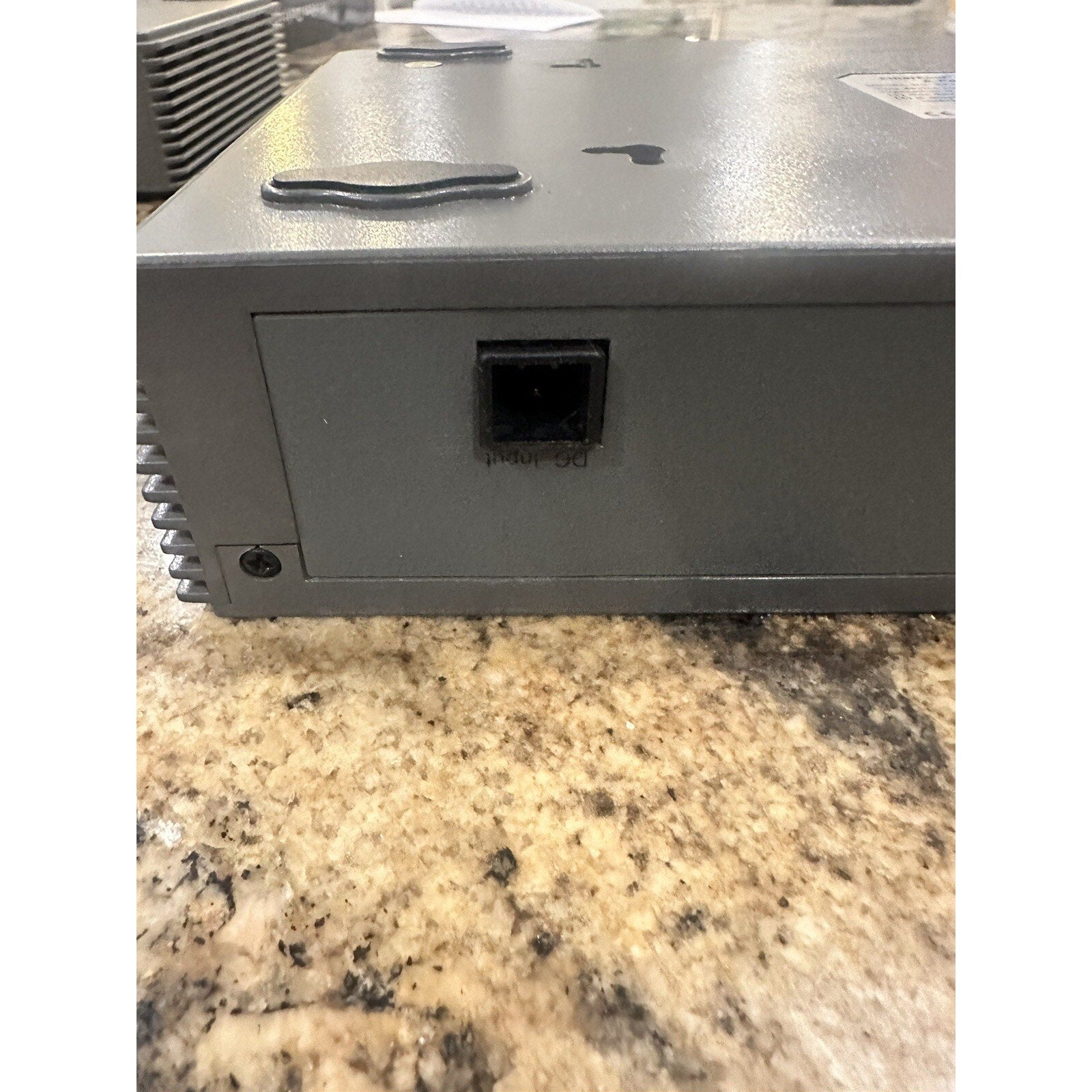 LINKSYS EFAH08W ETHERFAST 10/100 AUTO SENSING 8-PORT WORKGROUP HUB. No PWR Cord