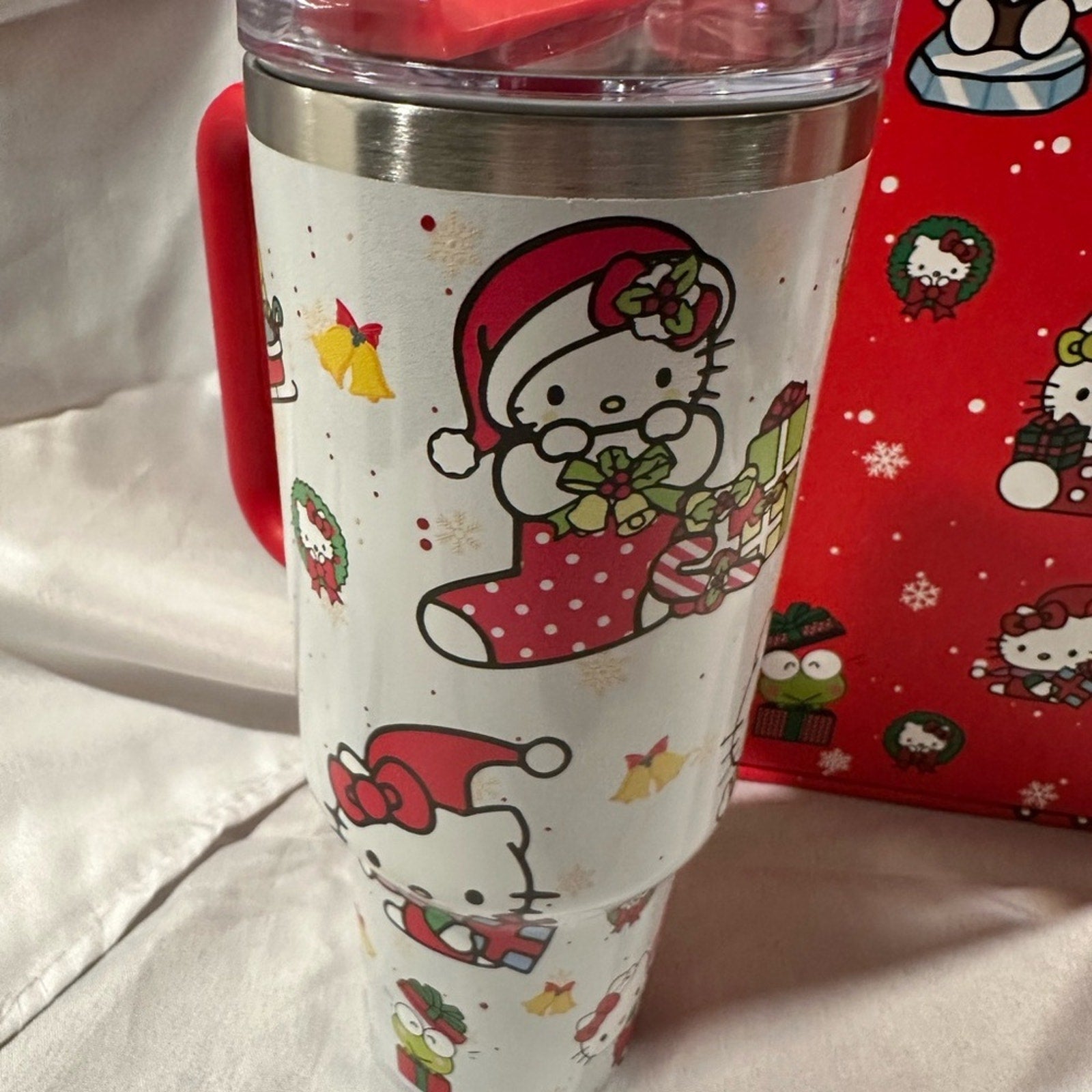 Stanley Tumbler 40 oz Quencher
Christmas Hello Kitty with Red Accents