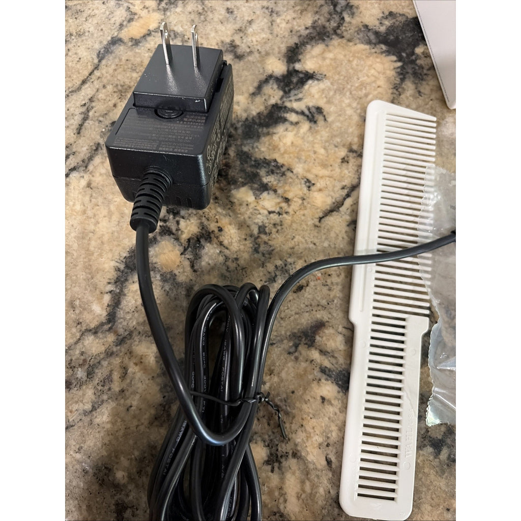 Pre-Owned Wahl Magic Clip Cord/Cordless Clipper - Red (8148)