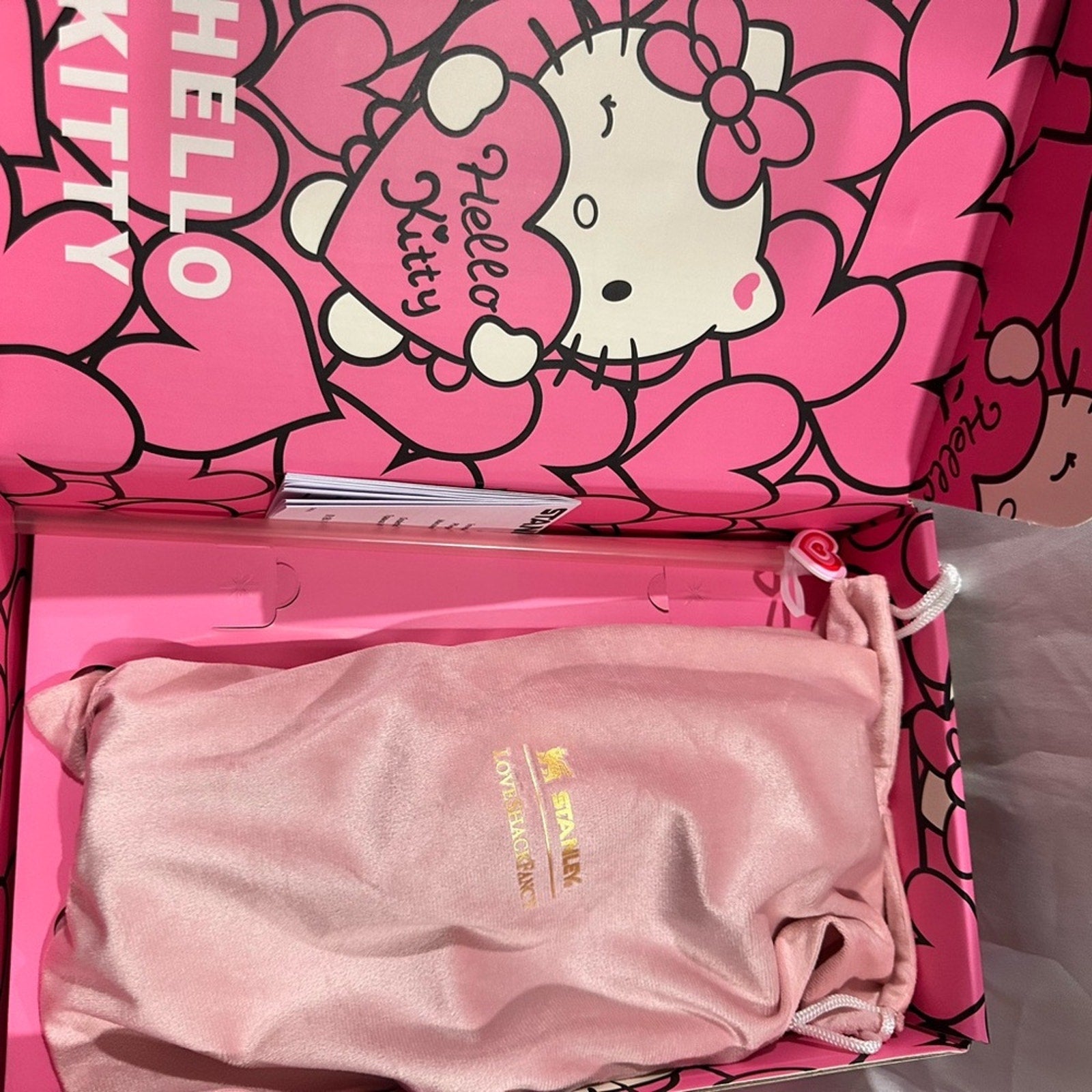 Stanley FlowState Quencher H2.0 Tumbler limited edition  Hello Kitty 40 oz Pink