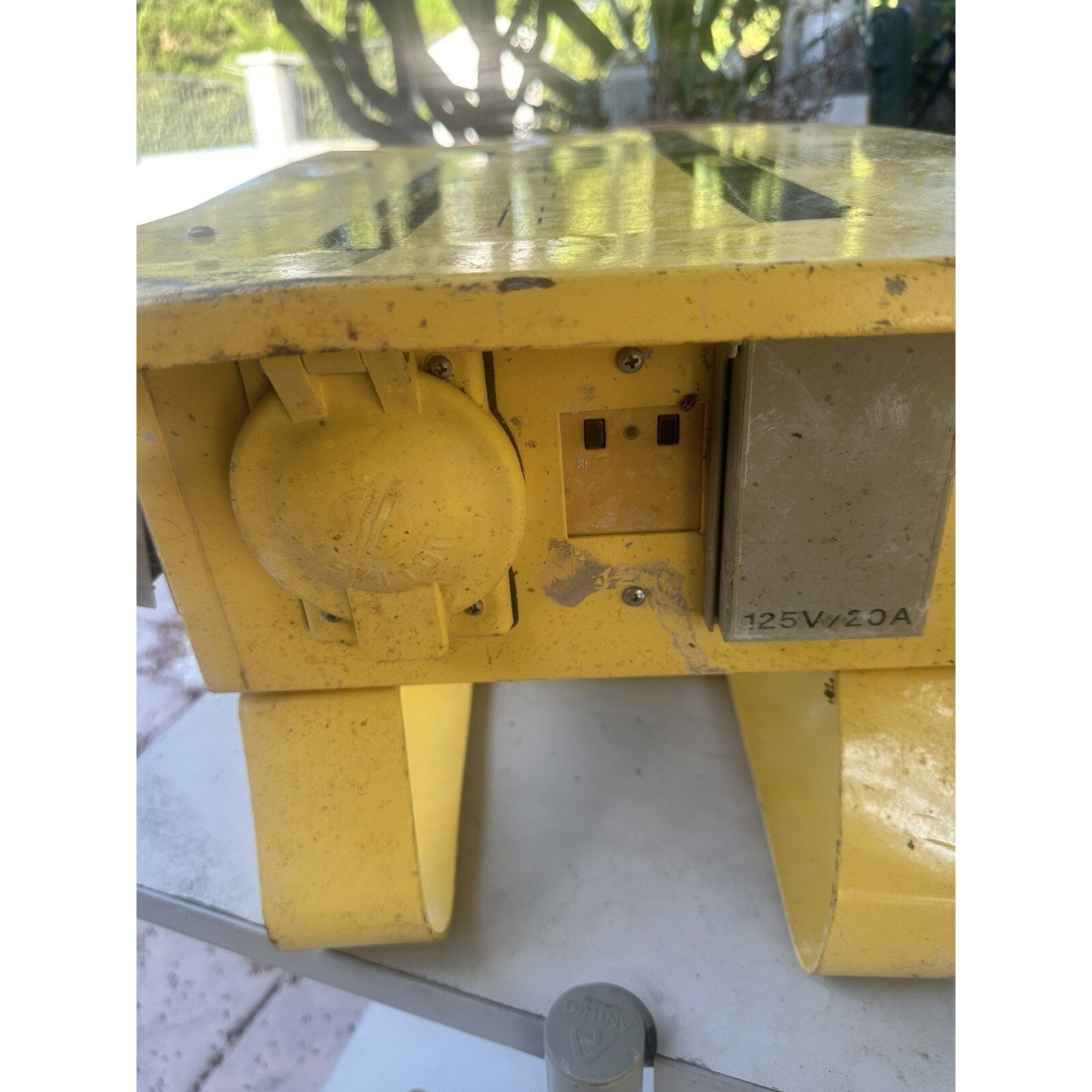 HUBBELL WIRING DEVICE-KELLEMS SBSB1A Power Distribution Box,50amp Used