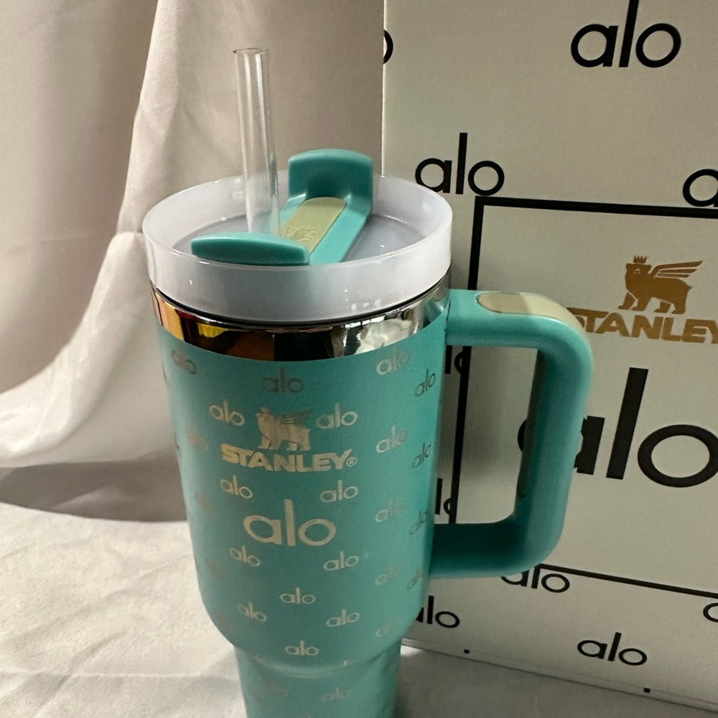 Stanley The FlowState Quencher H2.0 Tumbler limited edition Alo 40 oz Teal