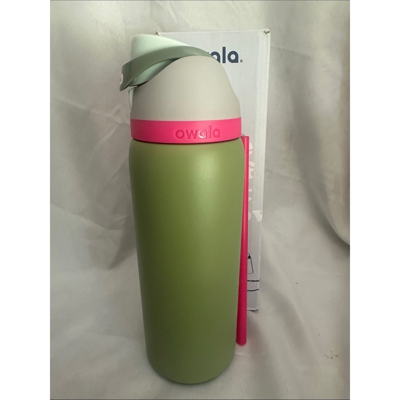 Owala insulated water bottle with a built-in straw. 32oz.